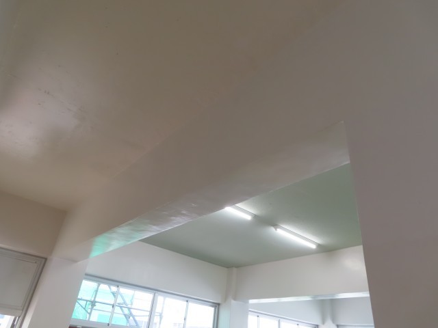 昇降口（内部）